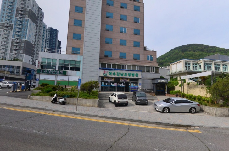 여수강남요양병원장례식장-전경-및-입구